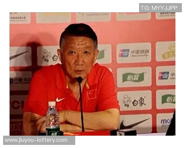 宫鲁鸣请放过李月汝别让她成为旅外球员的牺牲品